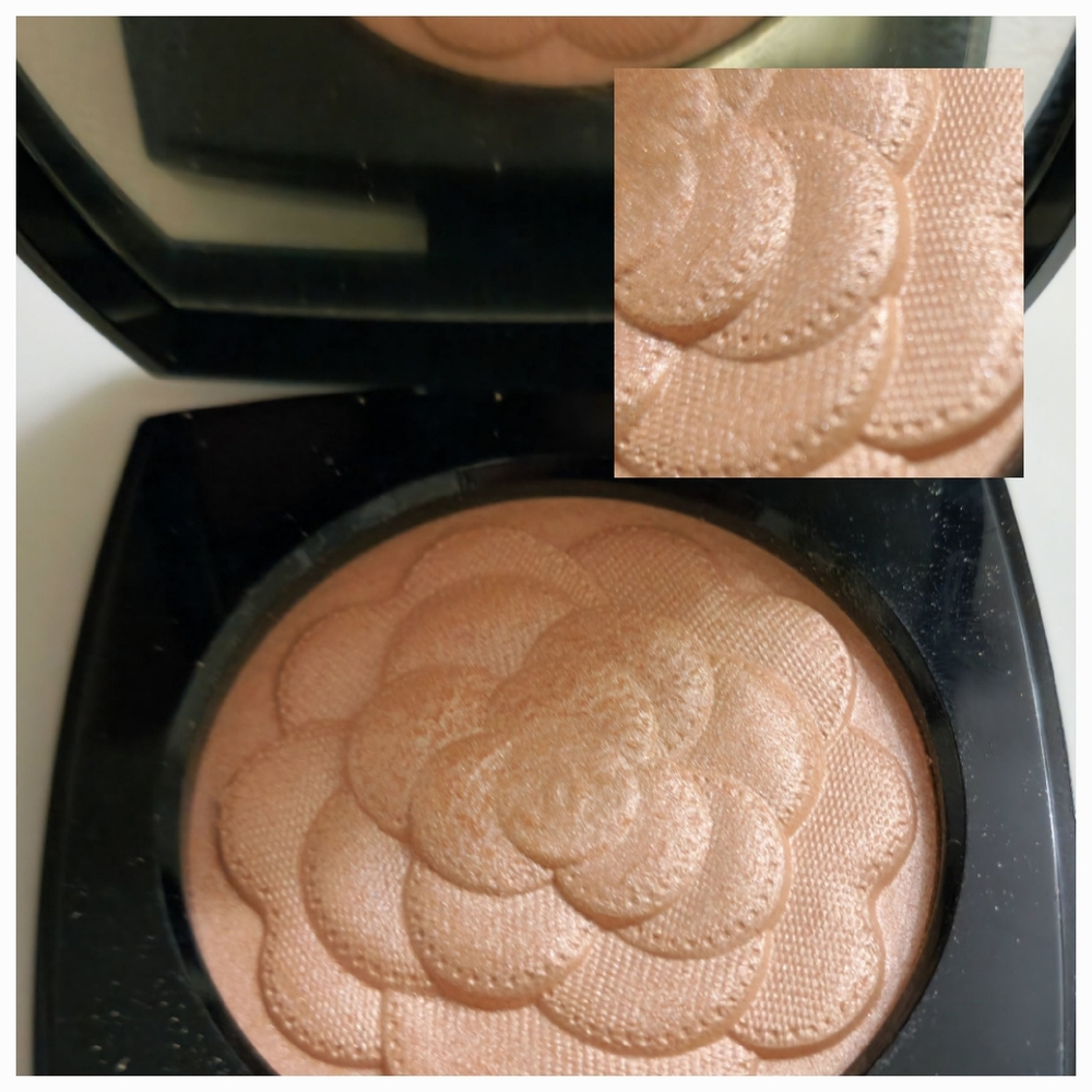 CHANEL Reve de Camelia Illuminating Powder Limited Edition